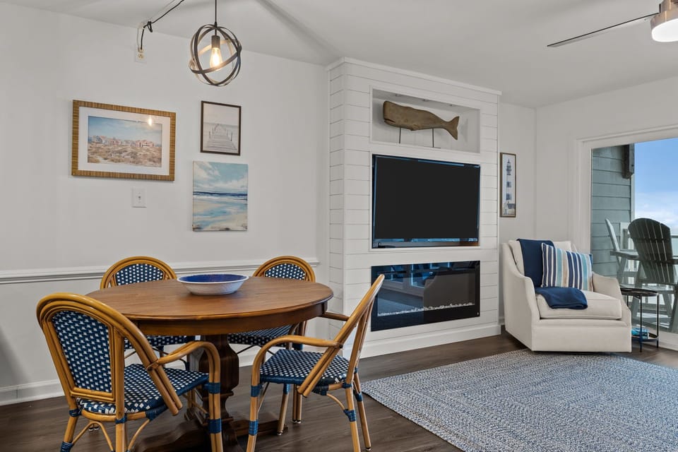 Dining Area/ Livingroom