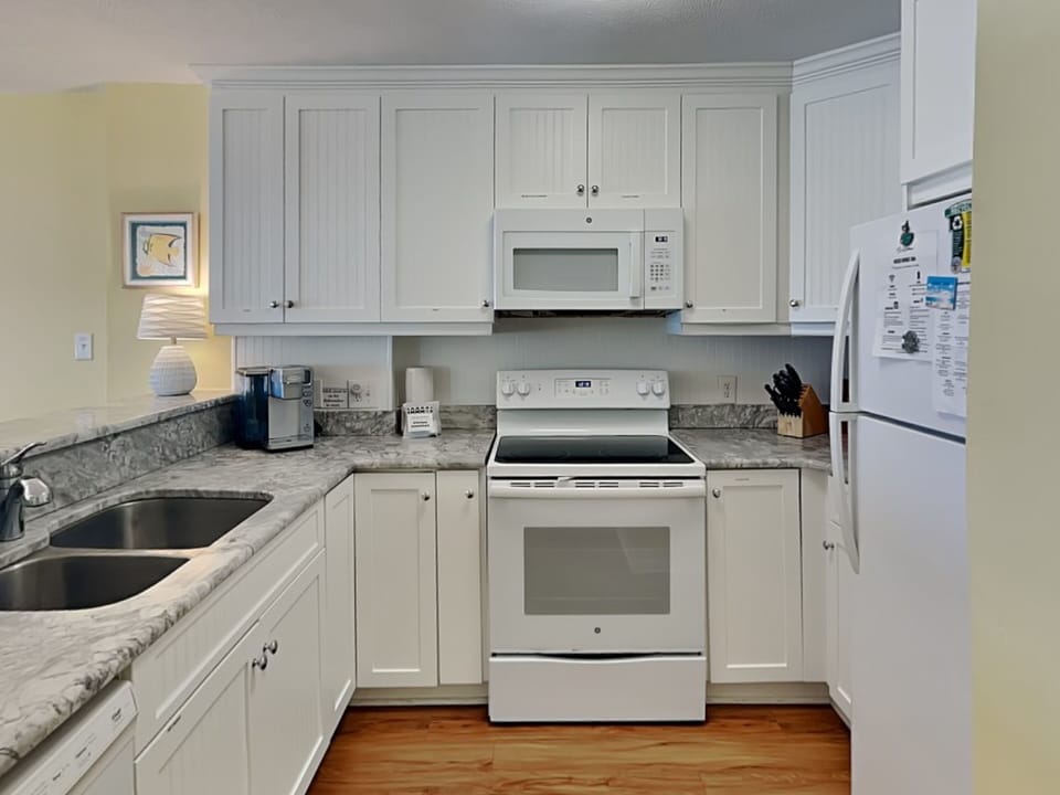 Kitchen – Fully Outfitted Kitchen