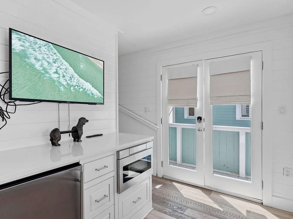 ENTRANCE TO SMALL EFFICIENCY LIVING & KITCHENETTE