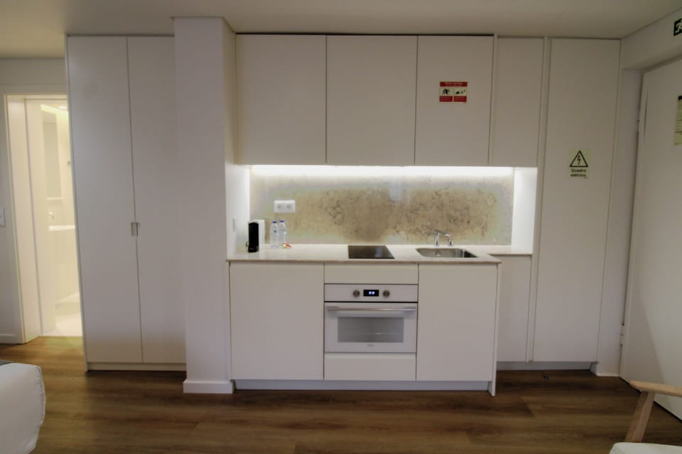 Standard Studio | Private kitchen | Mini-fridge, microwave, oven, stovetop