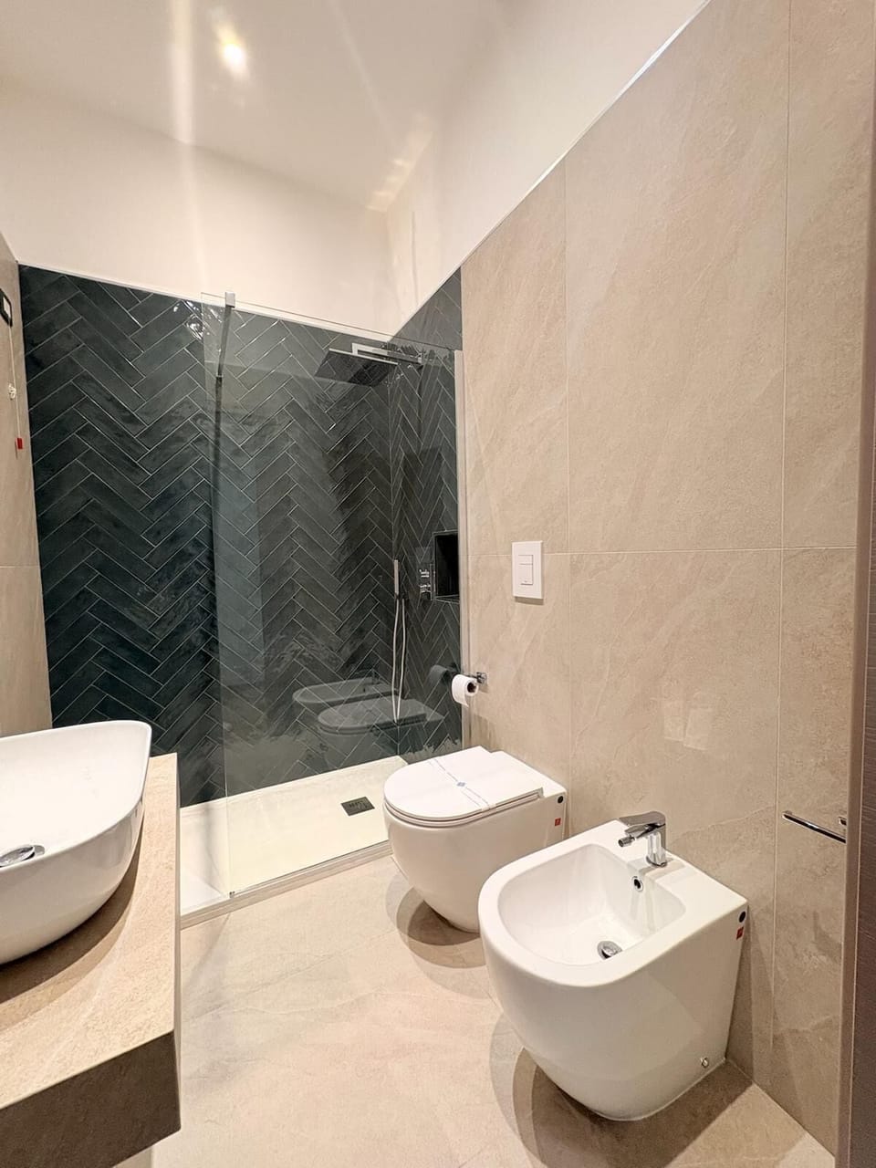 Basic Quadruple Room | Bathroom | Shower, free toiletries, hair dryer, bidet