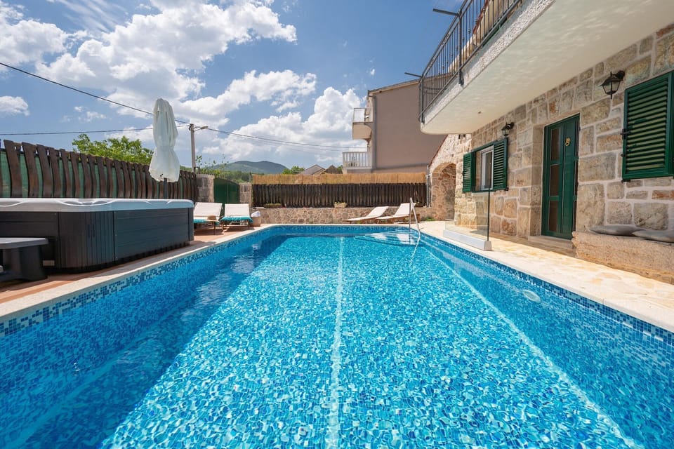 Holiday Home Swimming Pool