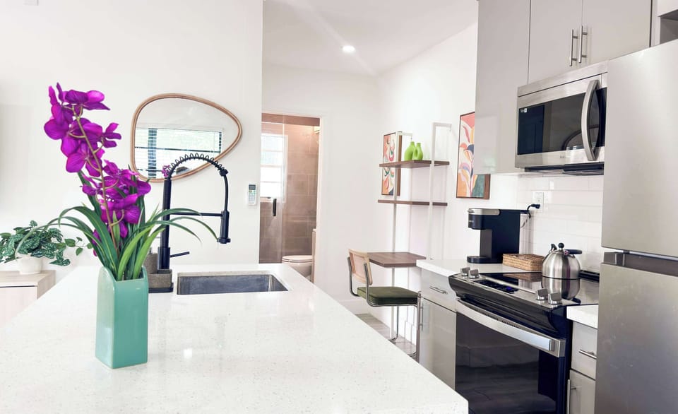 An open kitchen that flows into the living room—cook, entertain, and watch TV without missing a moment.