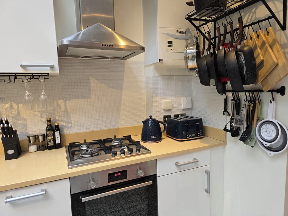 Full kitchen with all appliances, utensils, cookware and cooking basics