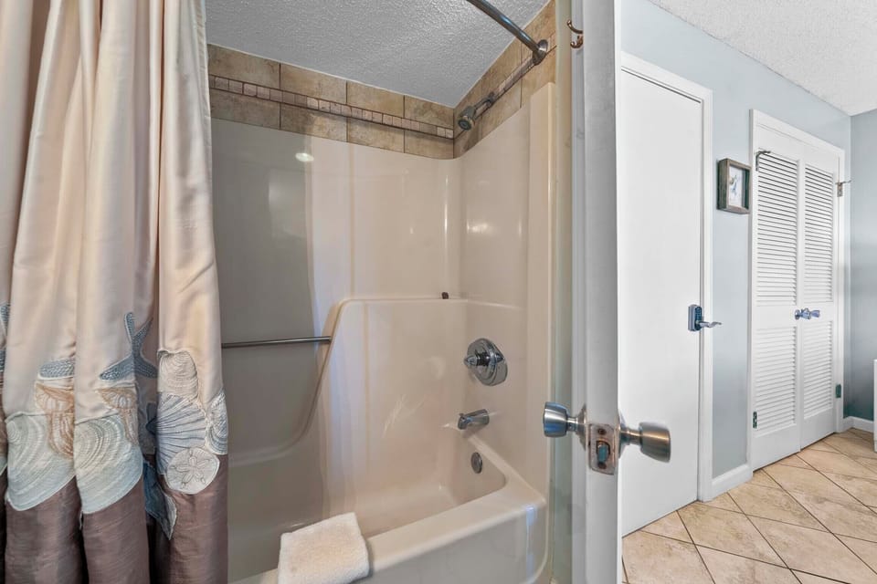 Primary bathroom with shower/tub combo