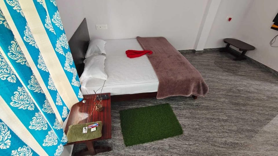 Deluxe Double Room, Garden View | Desk, laptop workspace, free WiFi