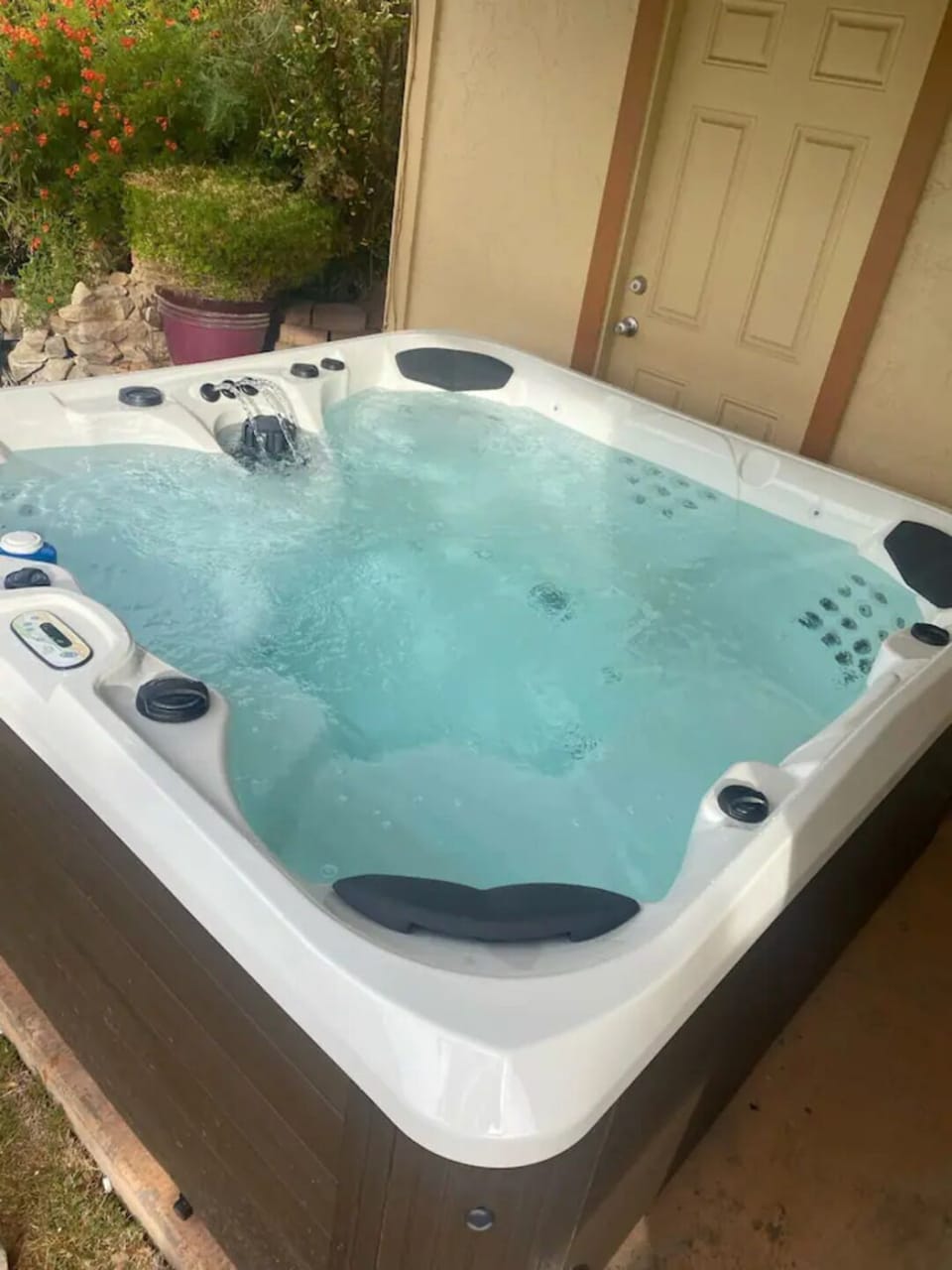 Outdoor spa tub
