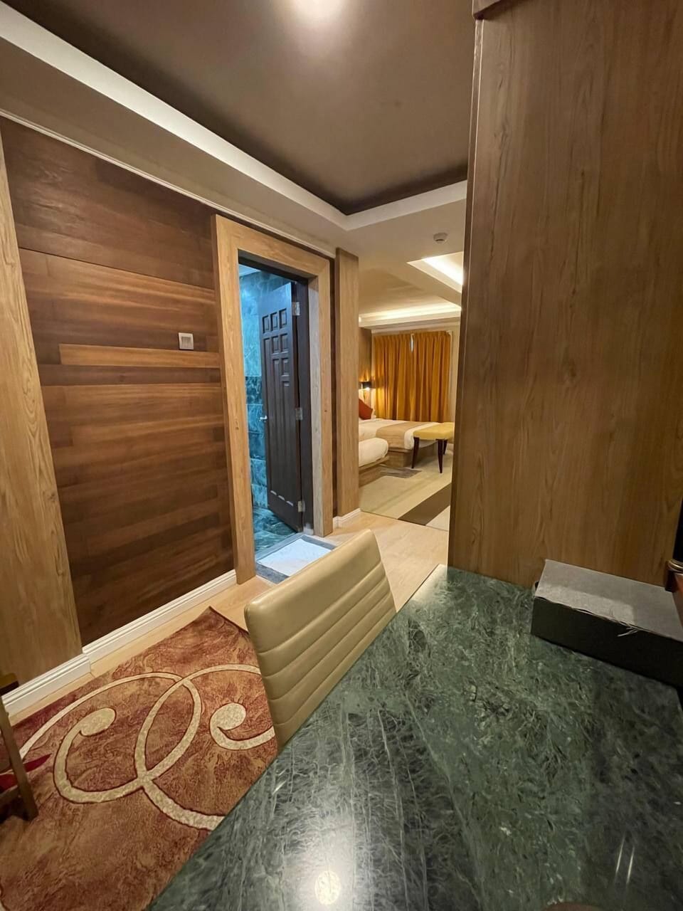 Luxury Triple Room | Desk, bed sheets