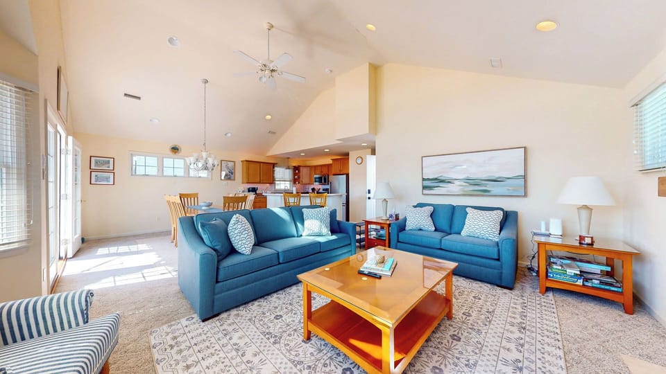 Spacious living room 