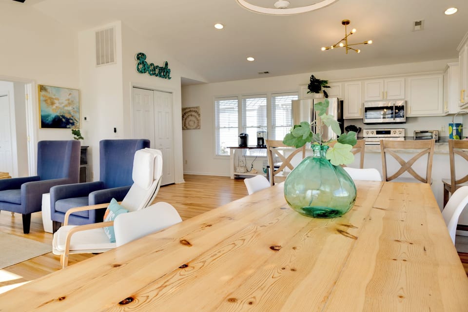 A spacious dining table, cozy seating, and a fully equipped kitchen make it perfect for slow mornings and laid-back coastal evenings