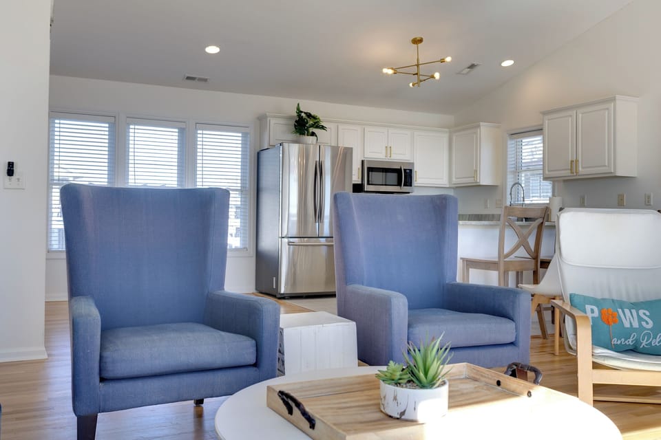 Unwind in the open living space: soft seating, natural light, and a full kitchen steps away make it easy to relax and feel at home