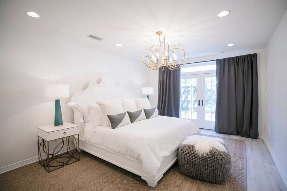 Deluxe House | Iron/ironing board, free WiFi