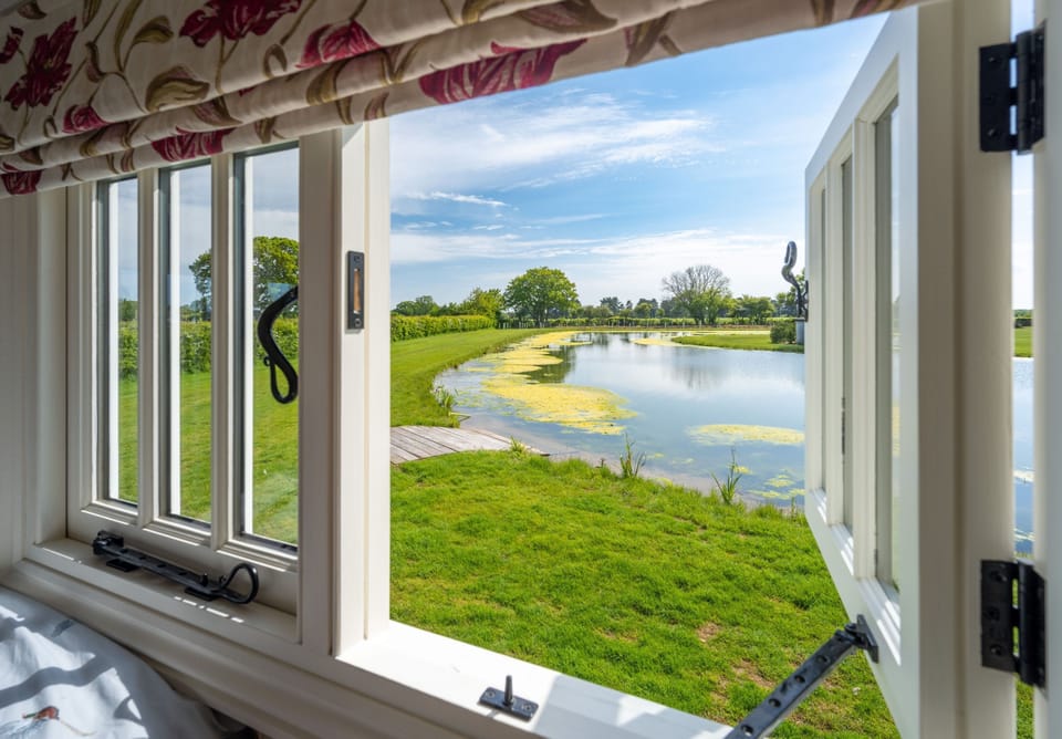 Double bed with views to the lake