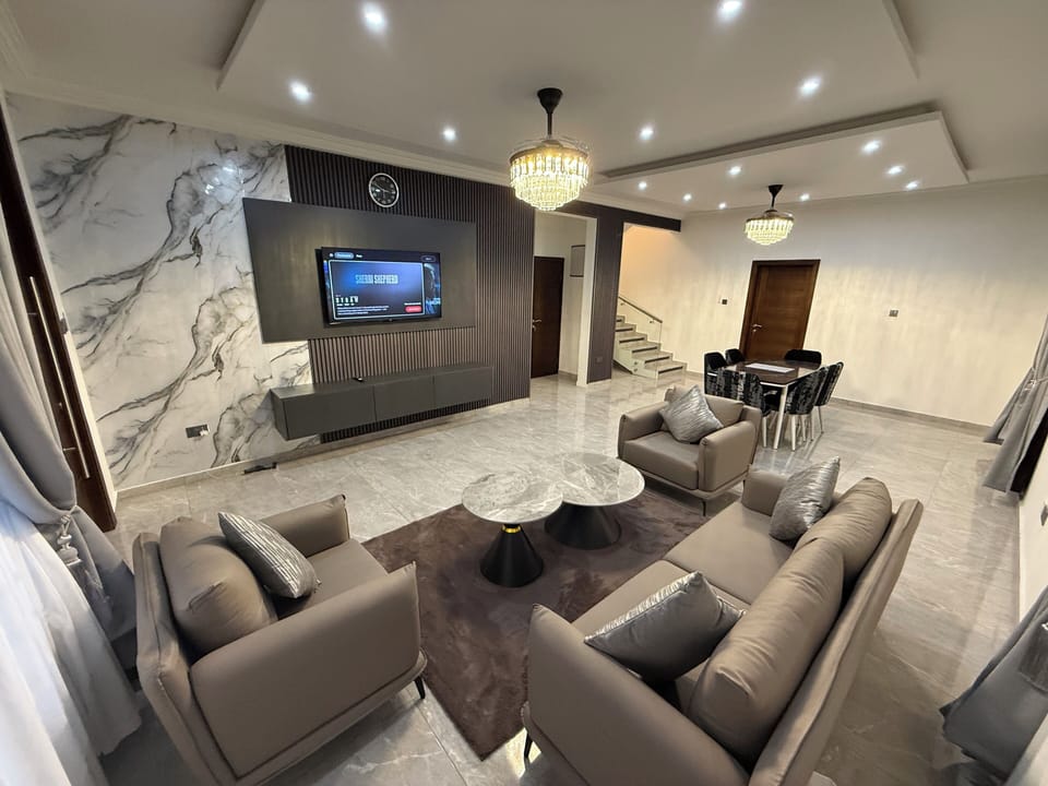 Luxury Room, Balcony | Living area