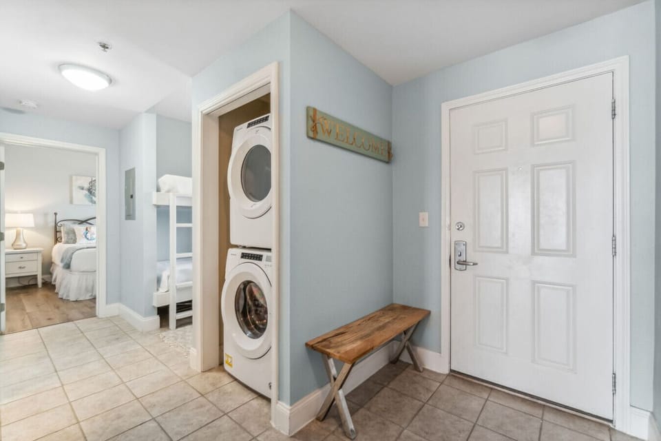 Convenient entryway with in-unit washer/dryer and cozy bunk nook for extra sleeping space