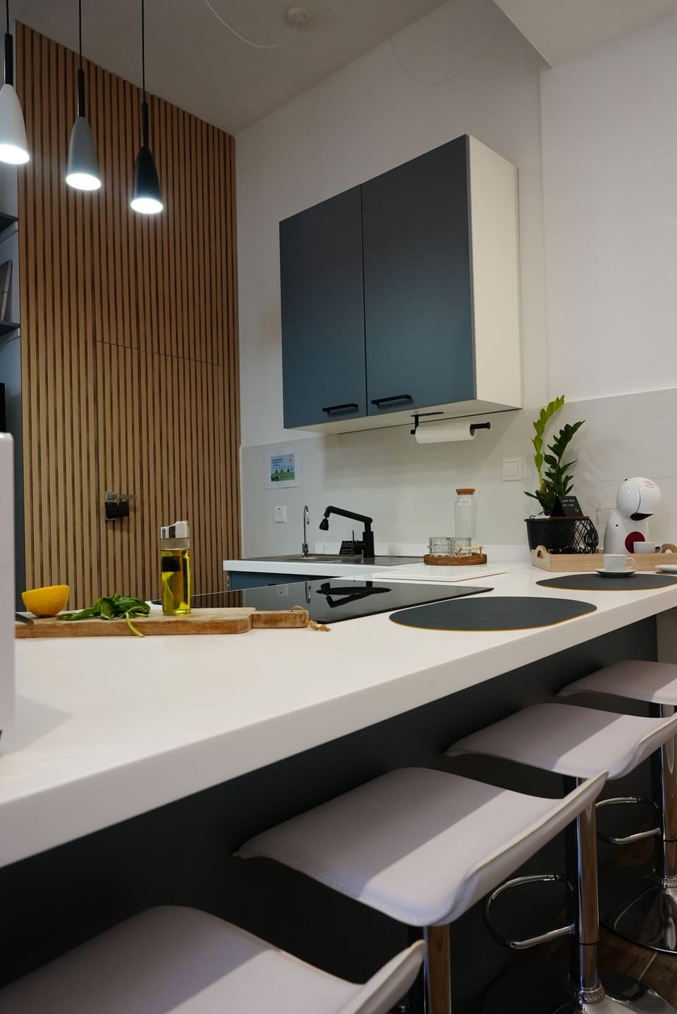 Fully equipped modern kitchen with everything you need for your stay.