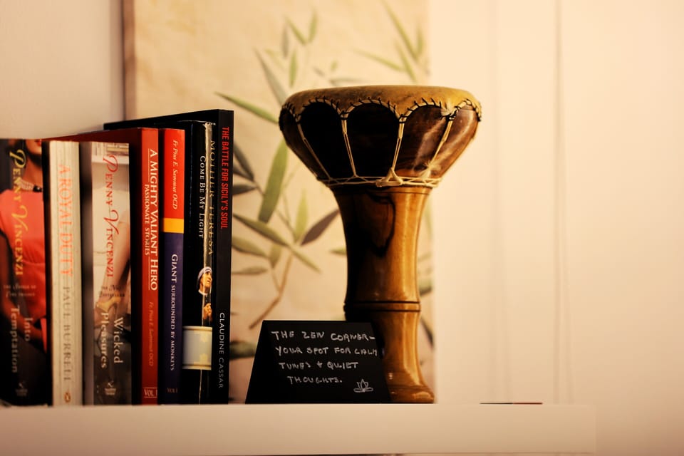 Books and instruments for quiet, relaxing moments.