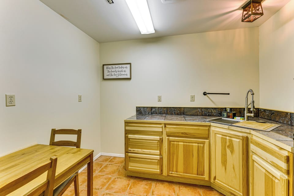 Kitchenette | Refrigerator | Microwave