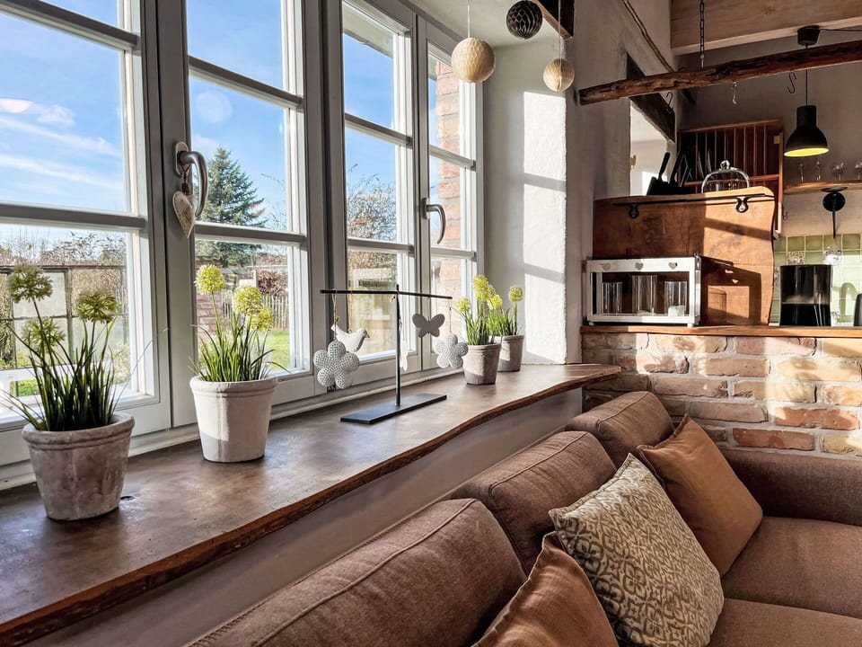 Furniture, Interior Design, Wall, Wood, Flooring, Couch, Ceiling, Home, Living Room, Lighting