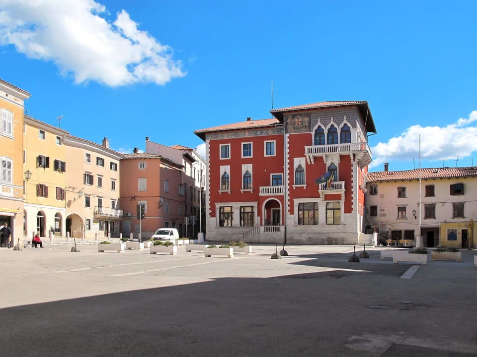 Building, Window, City, Town, Road Surface, Facade, Public Space, Neighbourhood, Street, Human Settlement