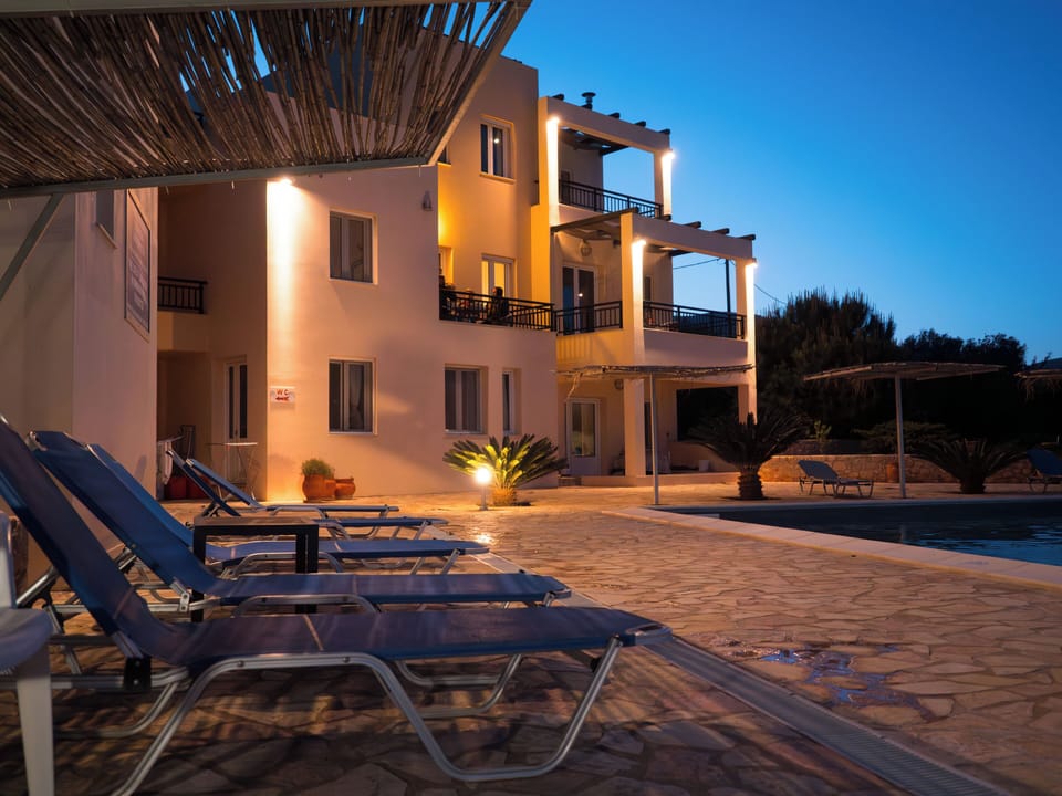 Seasonal outdoor pool, sun loungers