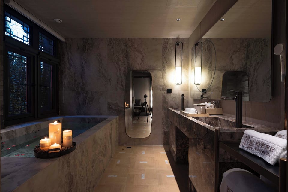 Premium Suite, Courtyard View | Bathroom | Spring water tub, free toiletries, hair dryer, bathrobes