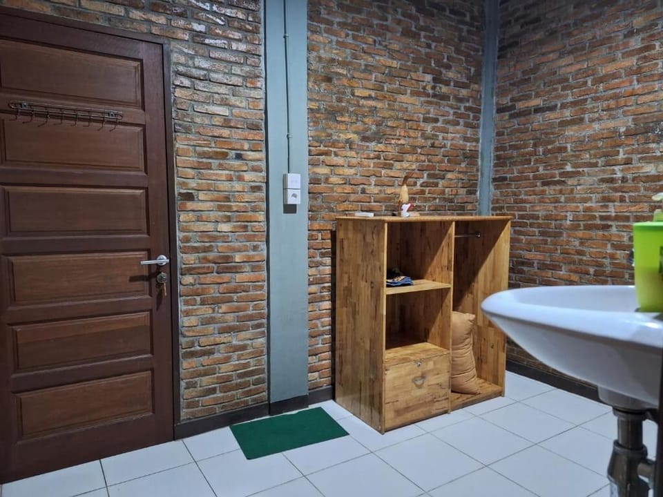 Shower, bidet, towels, soap