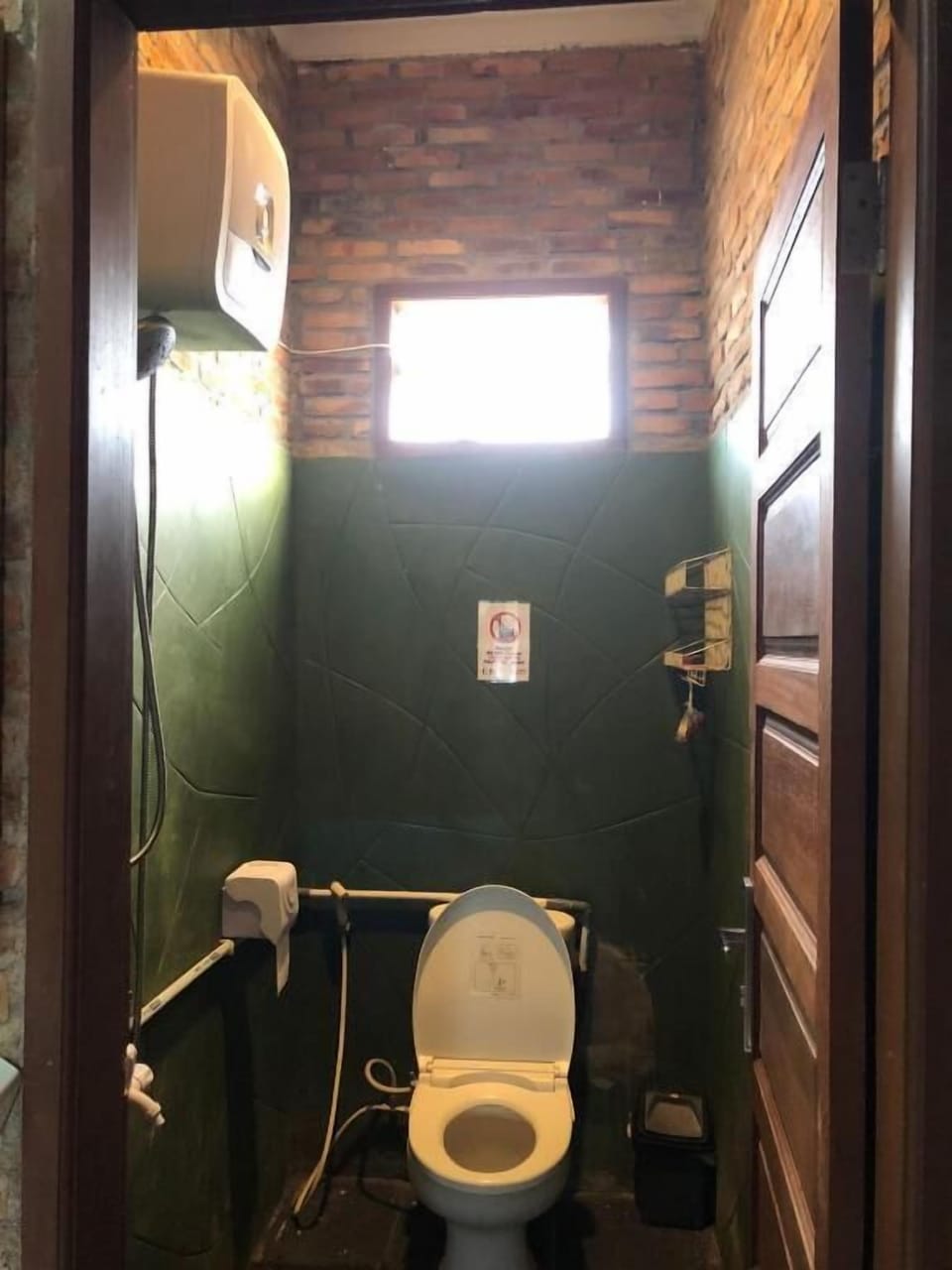 Shower, bidet, towels, soap