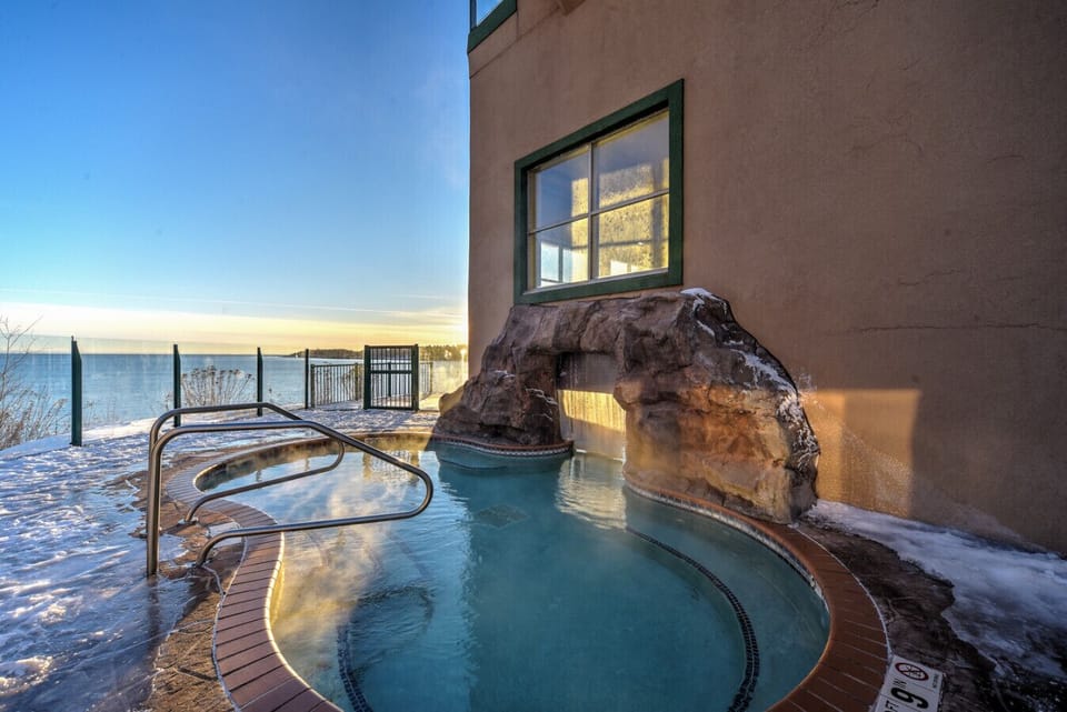 Indoor / Outdoor Community Spa (Winter)