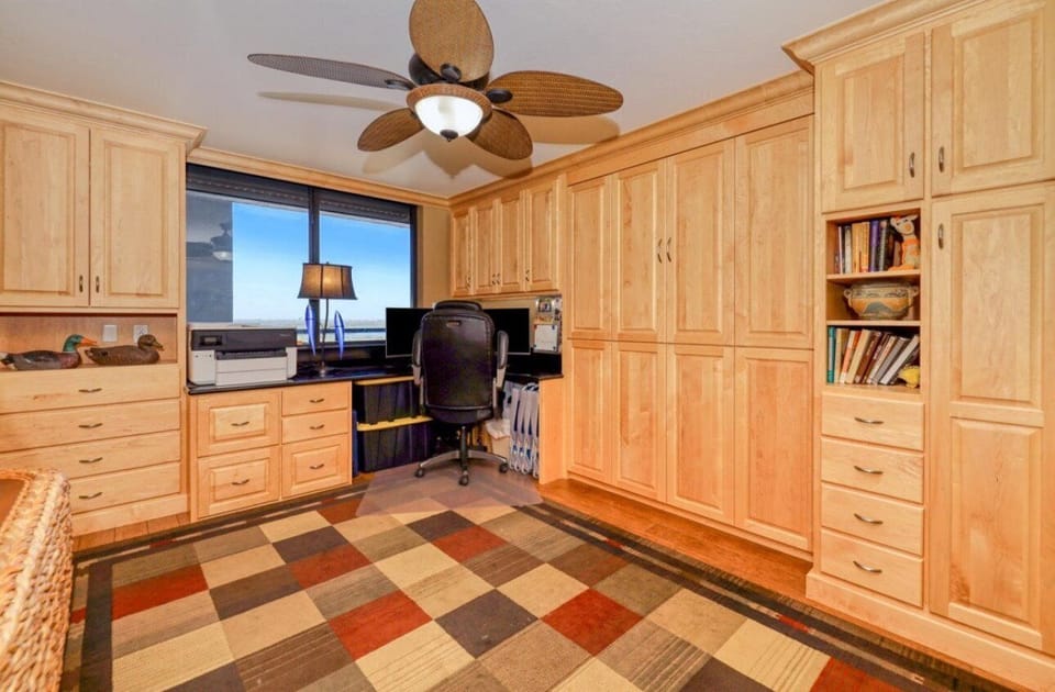 office w/ murphy bed