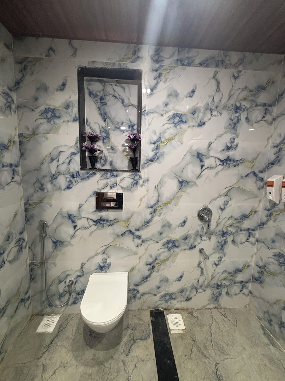 Family Quadruple Room | Bathroom | Shower, towels, soap, shampoo