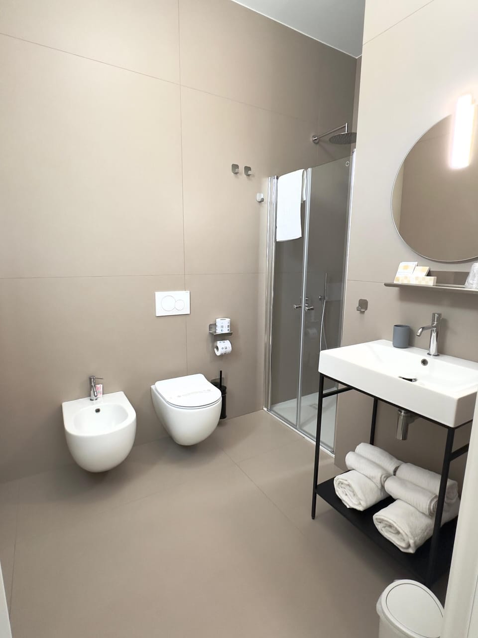 Luxury Quadruple Room, City View | Bathroom | Shower, free toiletries, hair dryer, bathrobes