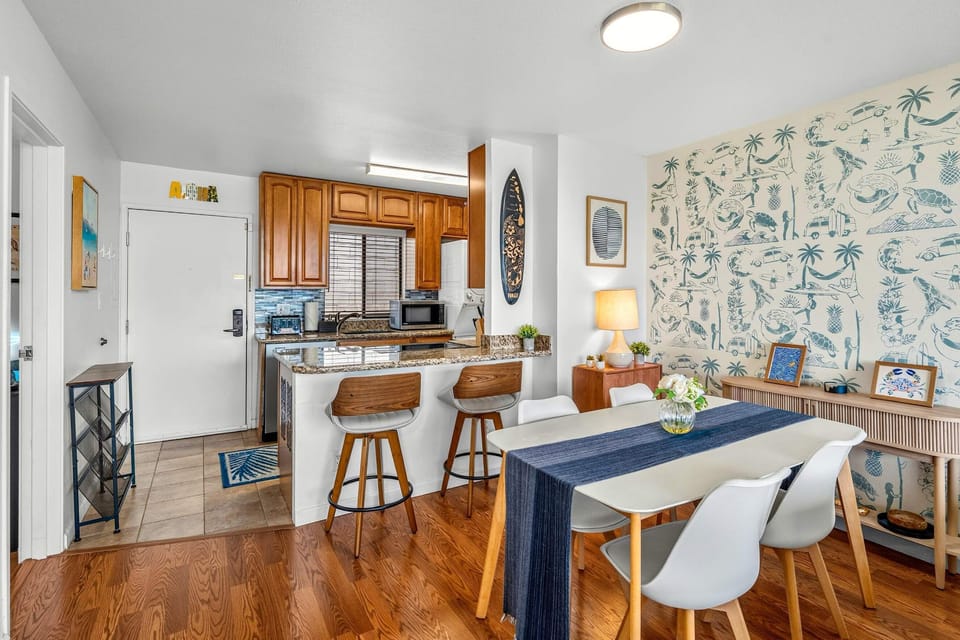Apartment, Multiple Beds, Lanai, Partial Ocean View (Pacific Shores B-409) | Dining