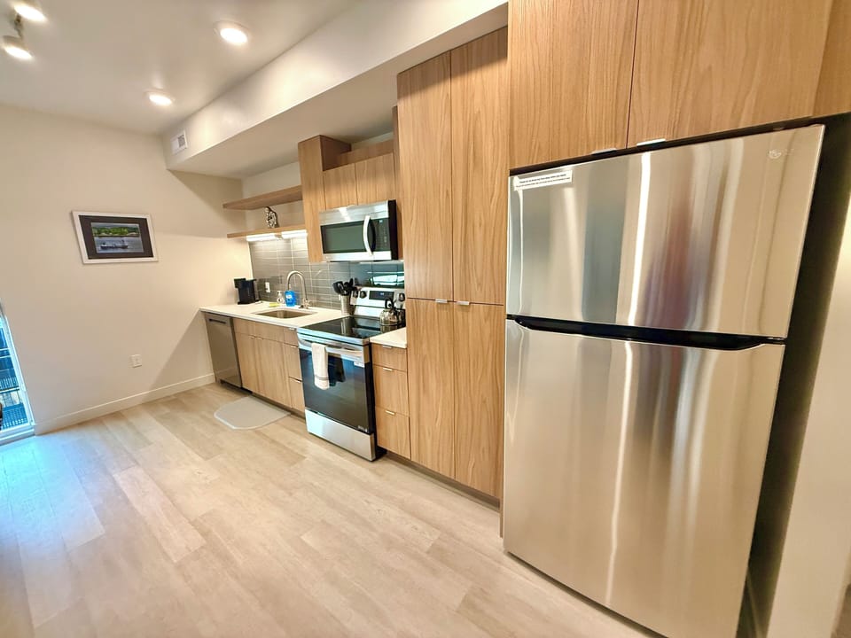 Luxury Apartment, Kitchen, Courtyard View | Private kitchen