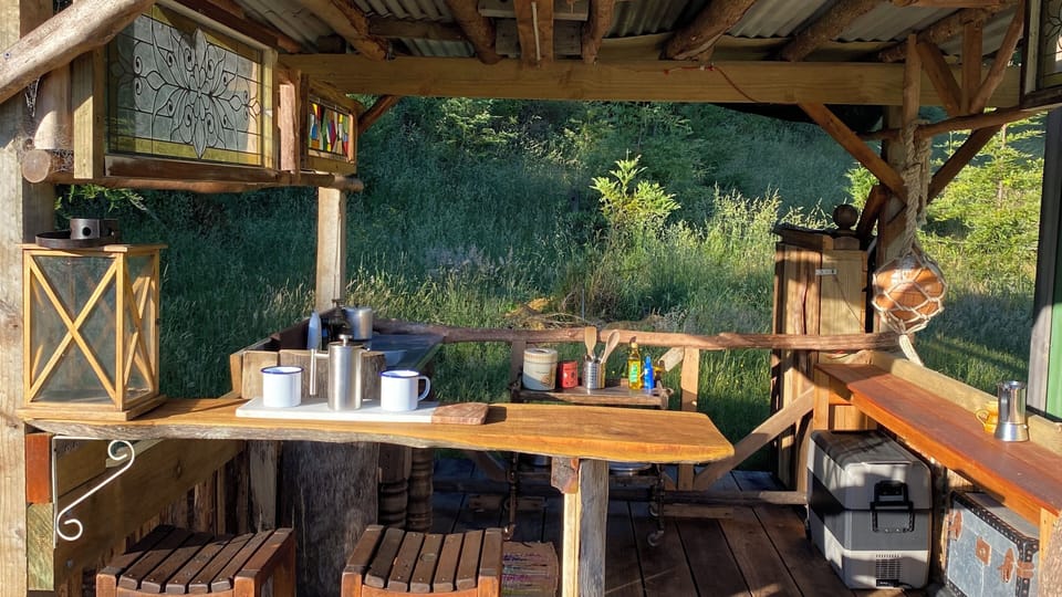 Outdoor kitchen with camping fridge & gas cooktop