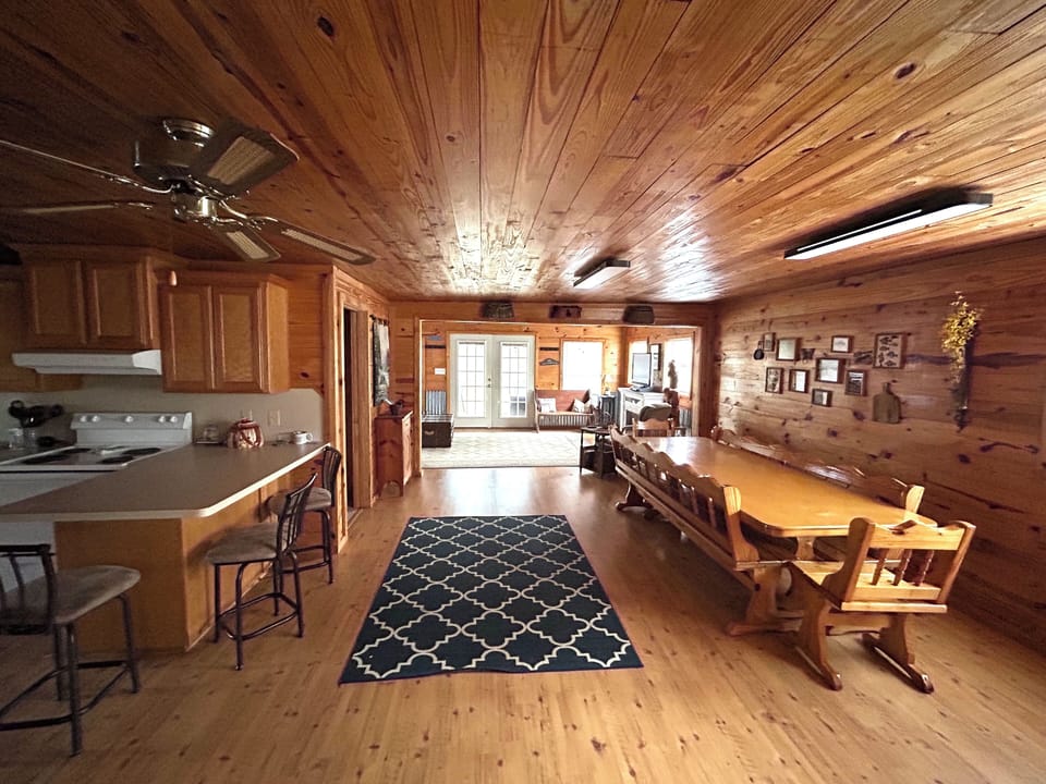 Dining area and Kitchen Counter Bar
