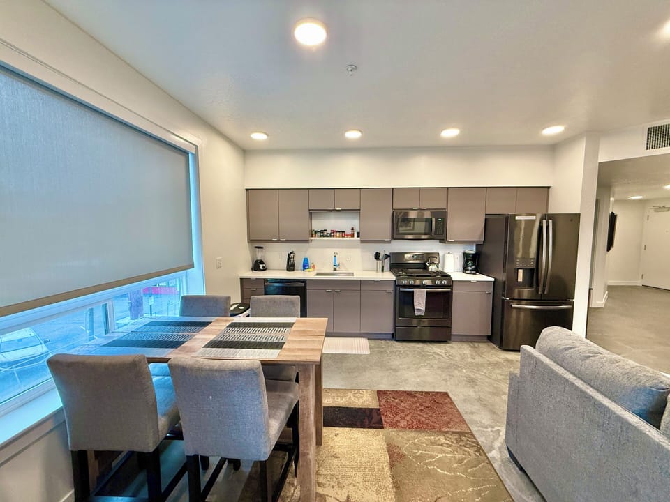 Luxury Apartment, 3 Bedrooms, City View | Private kitchen | Coffee/tea maker, electric kettle, toaster
