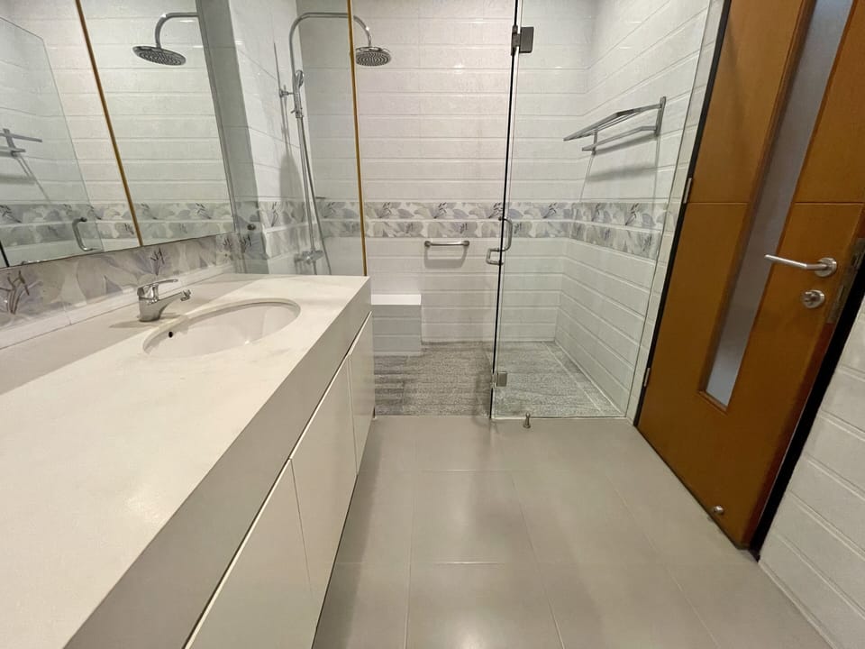 Family Quadruple Room | Bathroom | Shower, rainfall showerhead, hair dryer, bidet