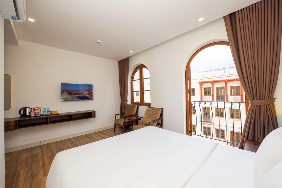 Superior Double Room, Balcony, City View | Soundproofing, free WiFi