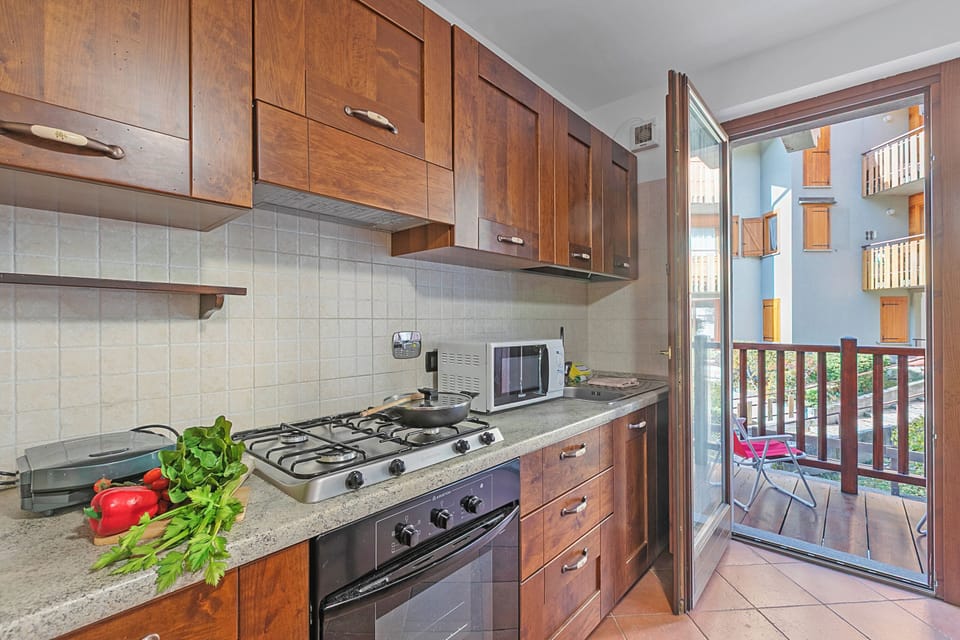 Family Apartment, Multiple Bedrooms (The Sunflower) | Private kitchen | Fridge, microwave, oven, stovetop