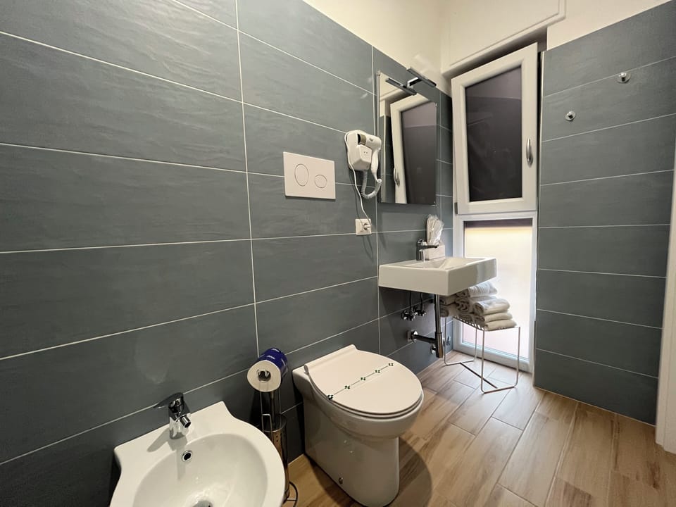 Standard Quadruple Room, Balcony, City View | Bathroom | Shower, hair dryer, bidet, towels