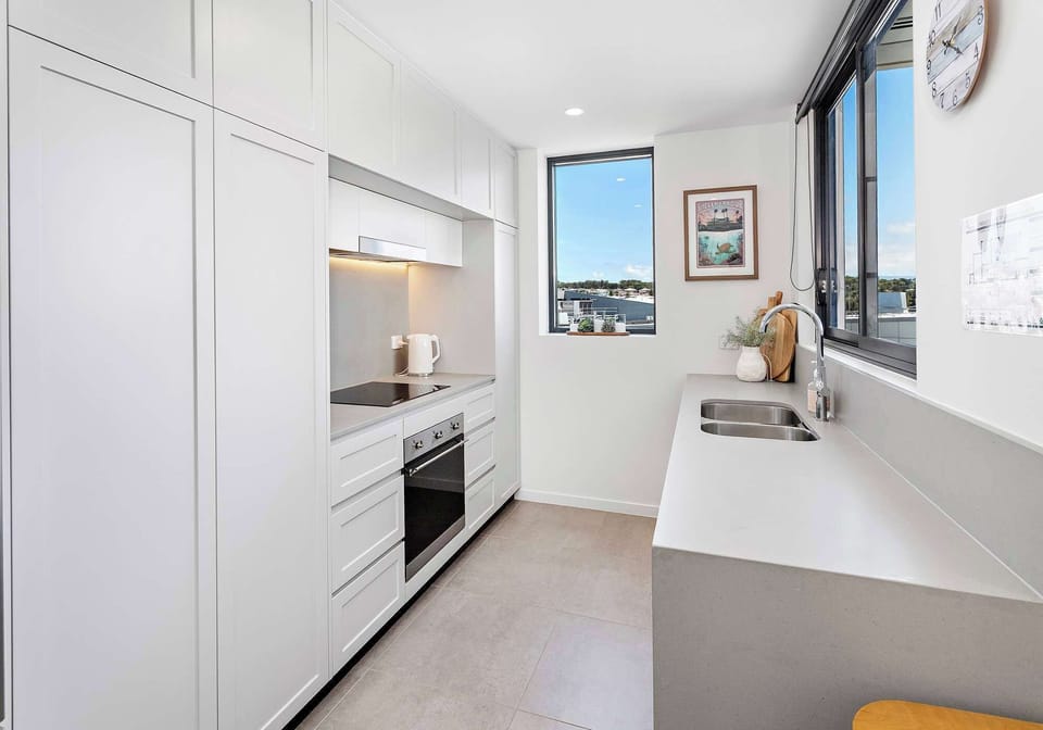 Aqua Cove Marina Escape  |  Kitchen