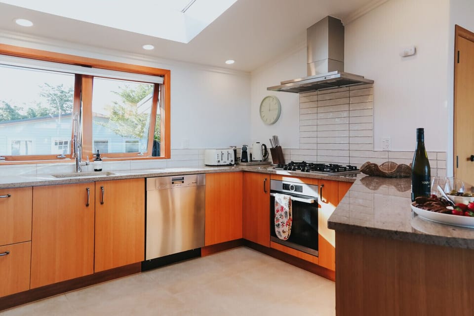Kitchen with gas cooktop