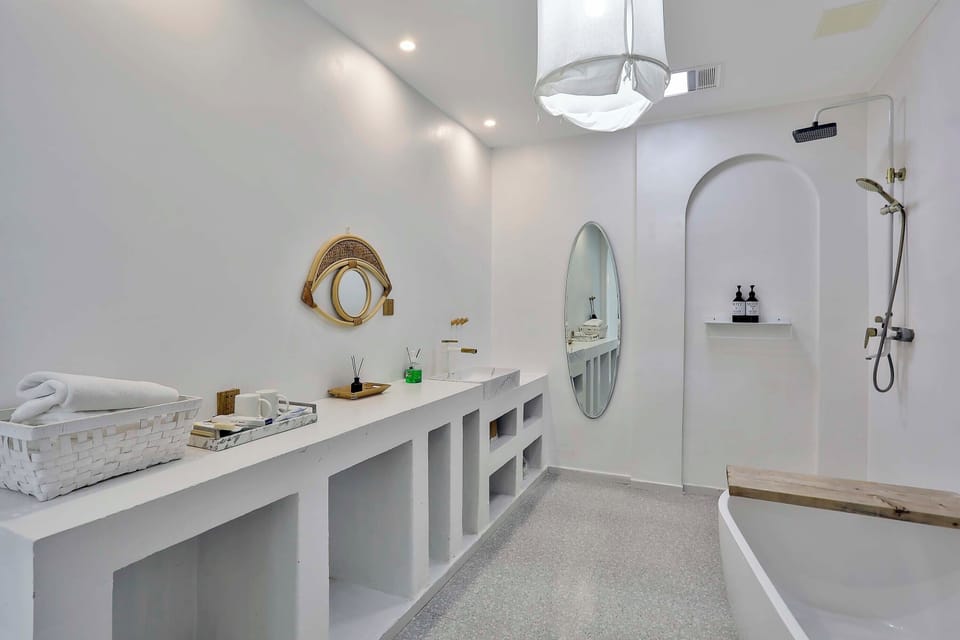 Romantic Double Room, River View | Bathroom | Free toiletries, hair dryer, bathrobes, slippers