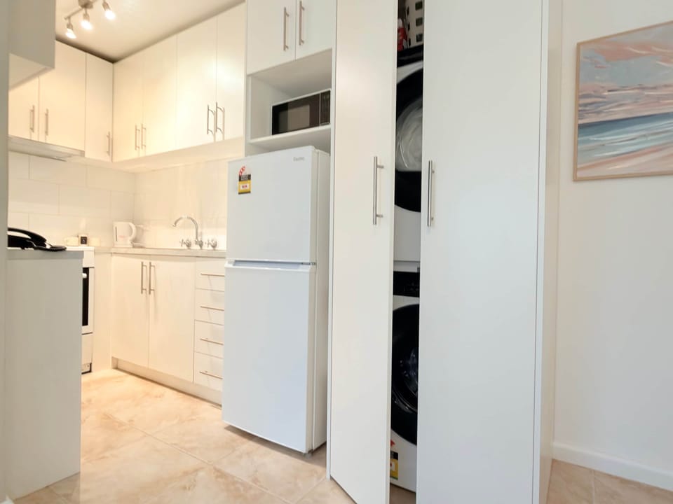 Full Kitchen with Laundry