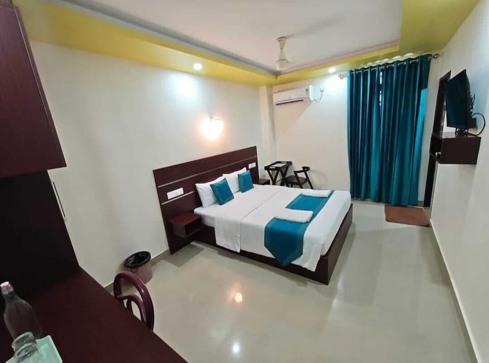 Standard Double Room | Desk, iron/ironing board, free WiFi, wheelchair access