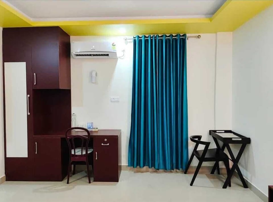 Standard Double Room | Desk, iron/ironing board, free WiFi, wheelchair access