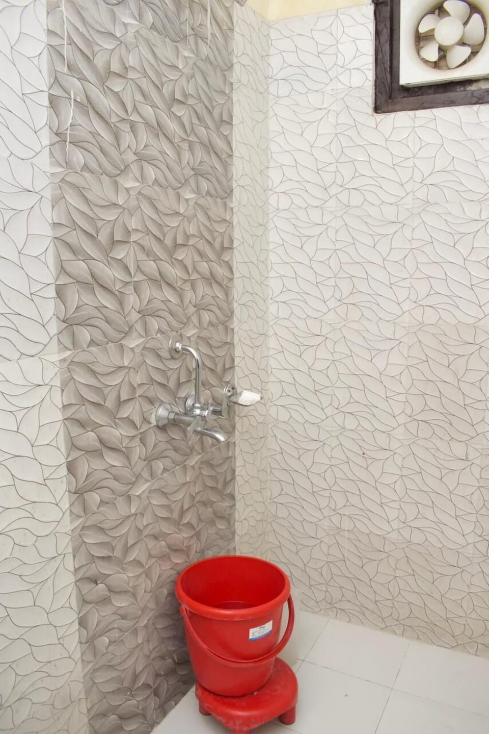 Standard Room | Bathroom | Shower, free toiletries, towels, soap