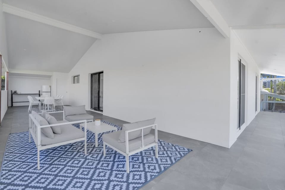 Undercover balcony with outdoor lounge, dining and bar area