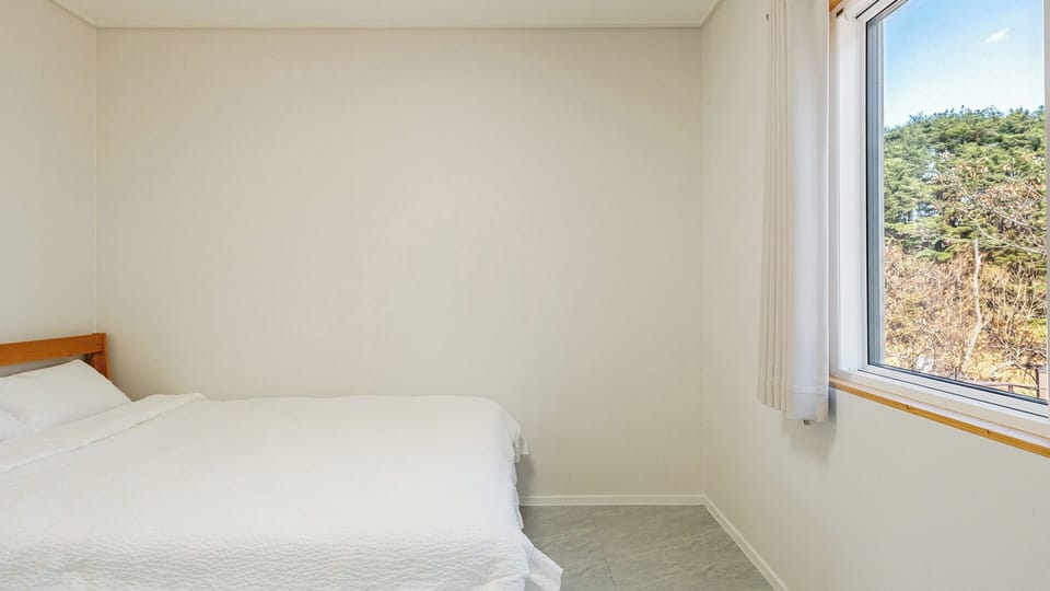Basic Room, 2 Bedrooms (Eondeokwie Dokchae) | 2 bedrooms, WiFi (free)